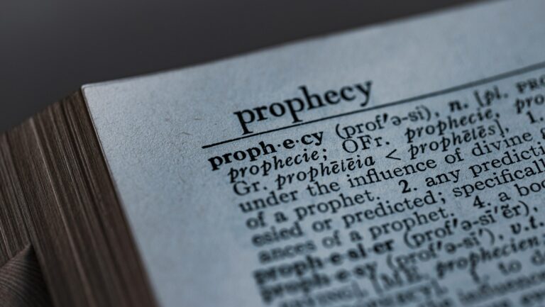 Otvorená kniha o prorokoch v gréčtine. Symbolizuje "Predslov ku kategórii "Biblia"